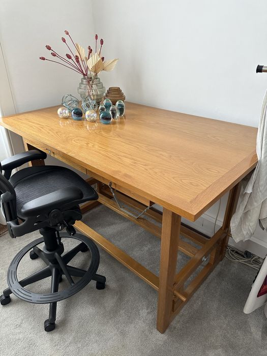 Estirador feito por medida com caixa luz