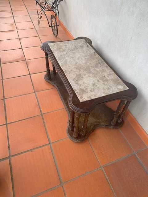 Mesa de centro com pedra