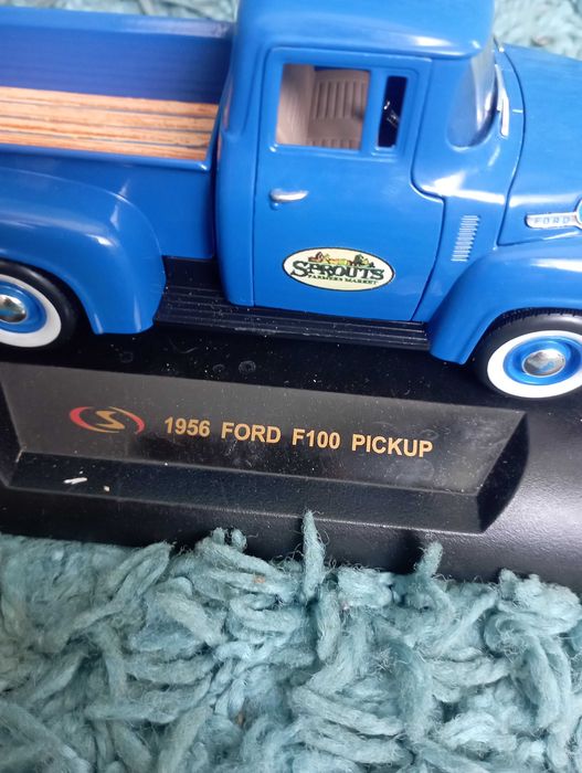 Машинка ford 1956 року