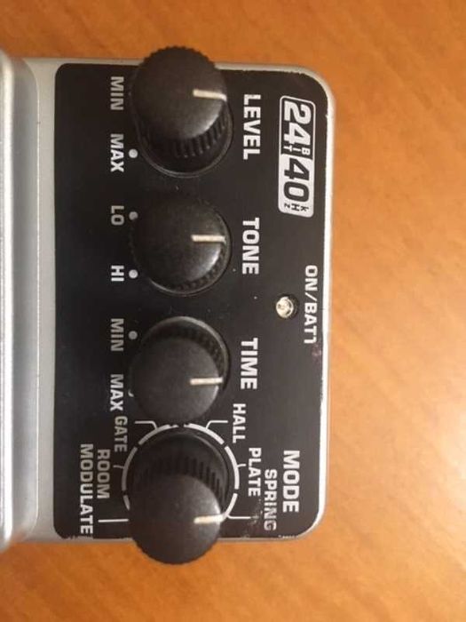 Pedal Reverb stereo para guitarra ou baixo