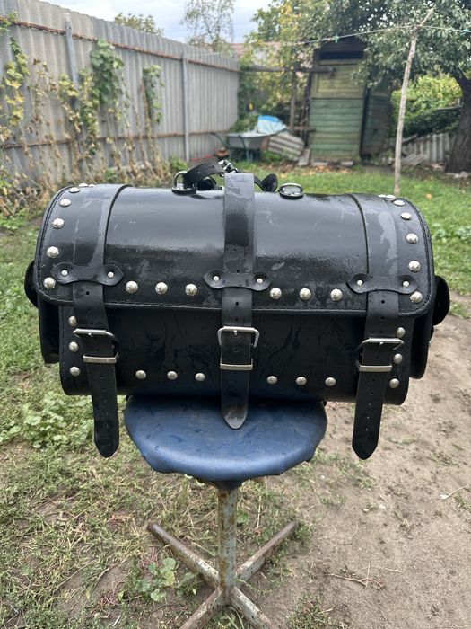 Продам черную кожаную сумку для мотоцикла