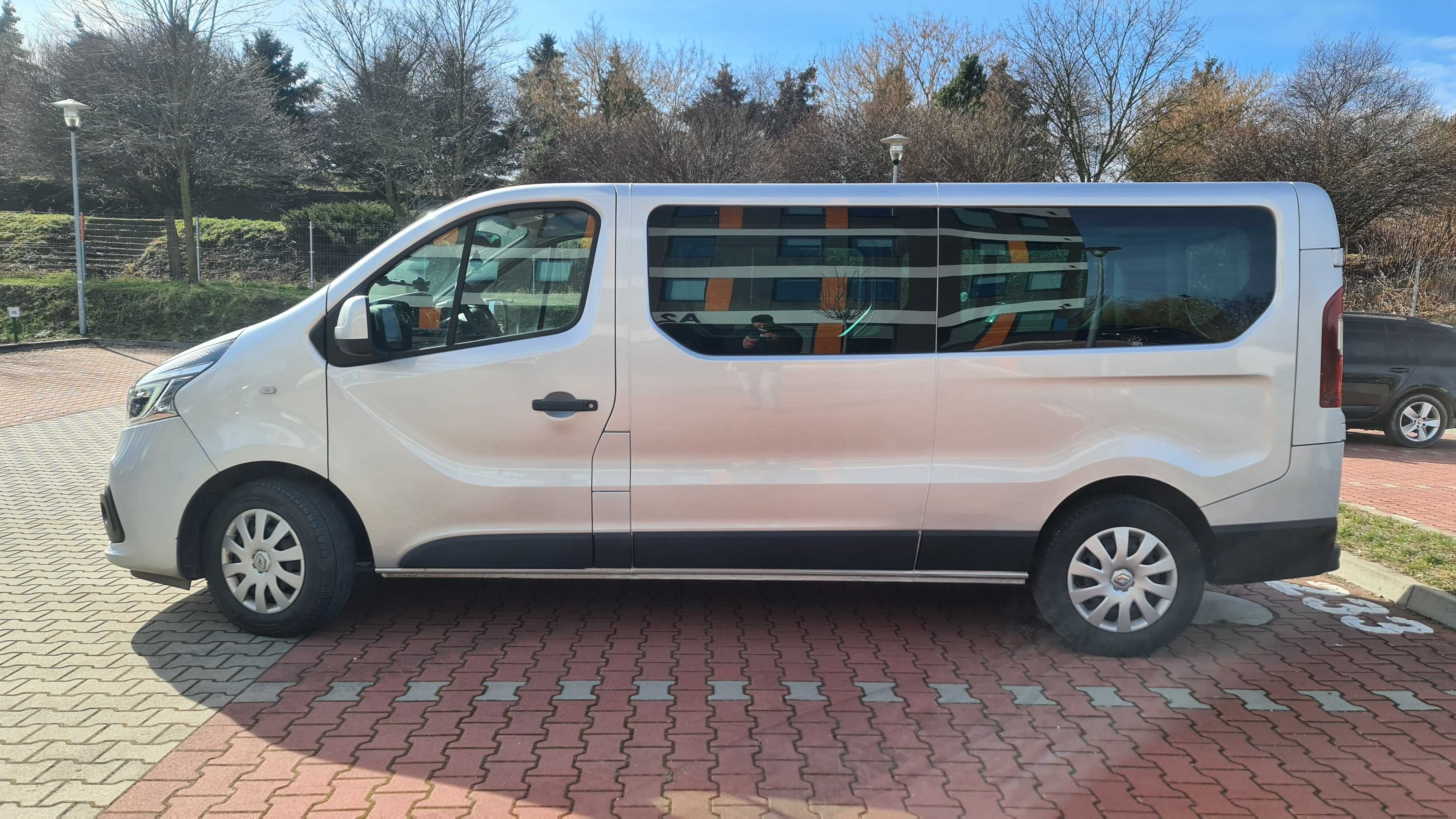 Wynajem wypożyczalnia busów busa 9-osobowego automat hak box