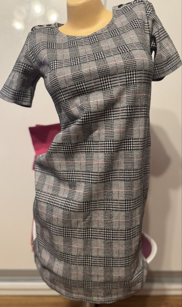 Elegancka ciepła sukienka Esmara
