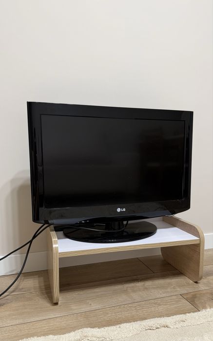 Телевізор LG 26LH2000 26 дюймів в гарному стані