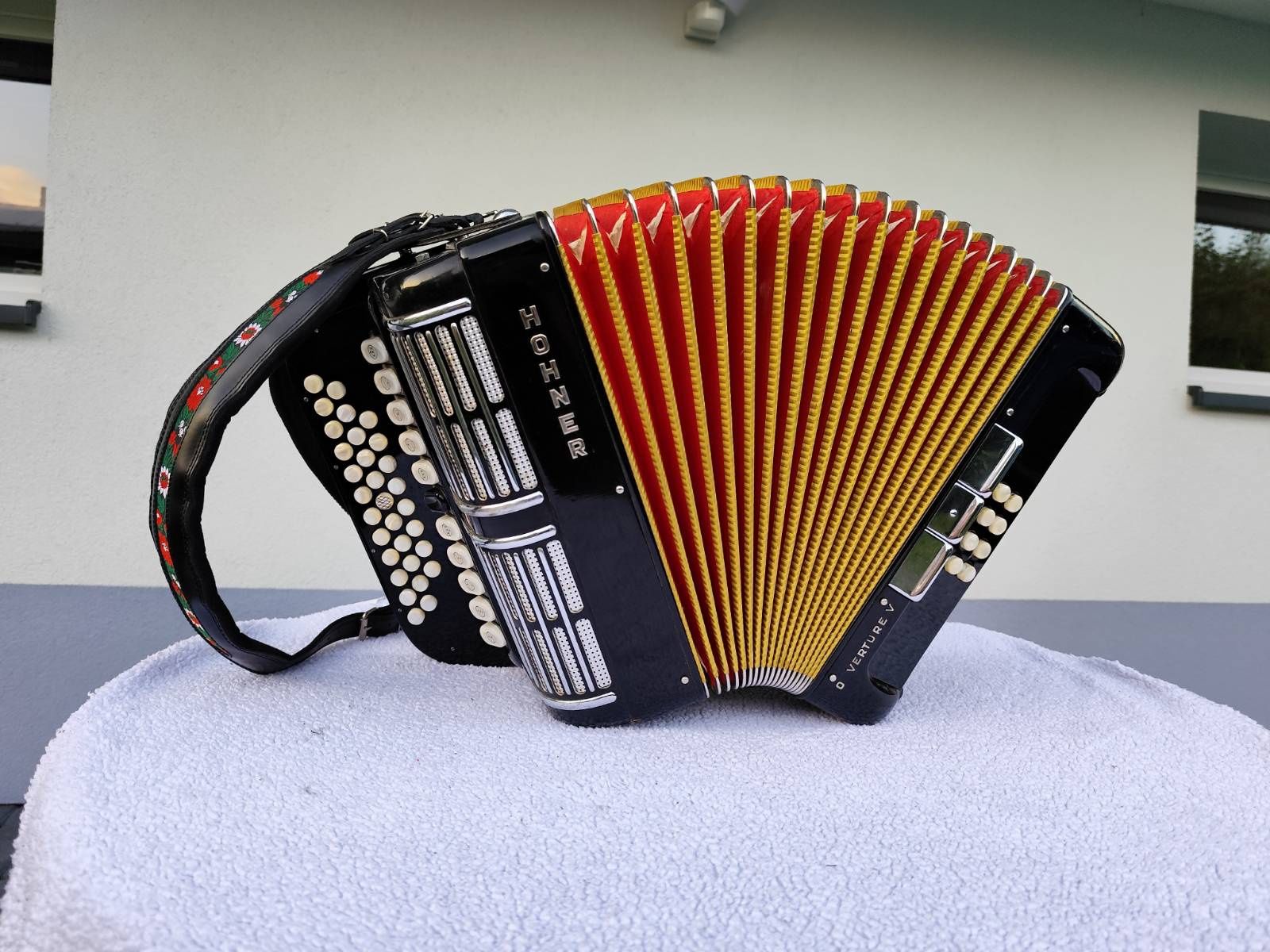 Akordeon firmy Hohner Verture strój CF