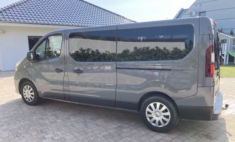 Wypozyczalnia samochodow wynajem aut przewoz osob bus 9 osobowy