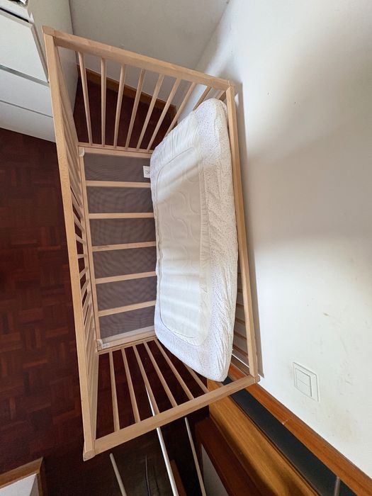 Berço com colchão (Ikea)