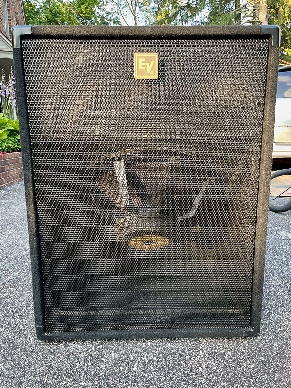 2 Subwoofer EV T18