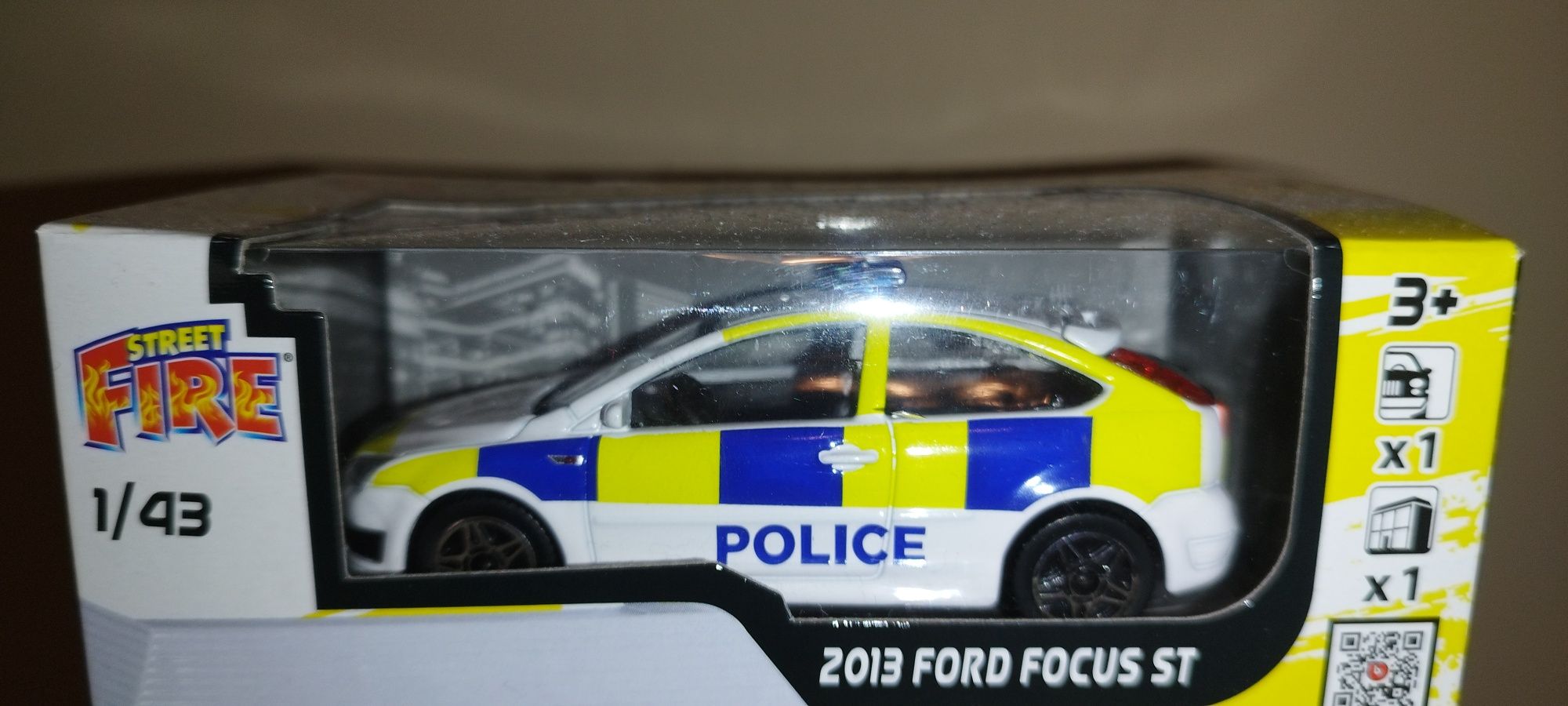 Zestaw Bburago Street Fire City Police Station z Ford Focus 1:43.