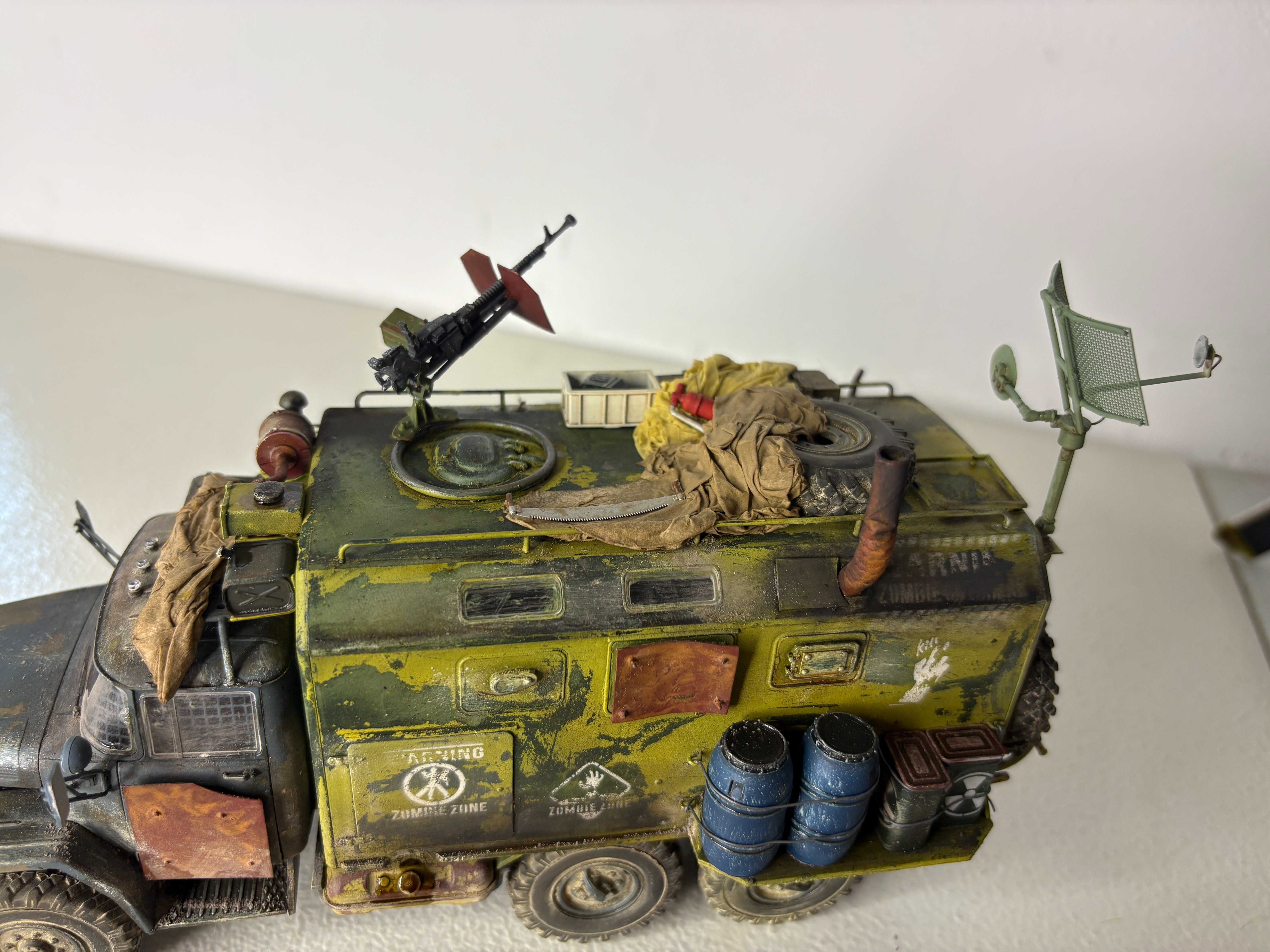 Ził postapokalipsa zombie 1/35 Gotowy