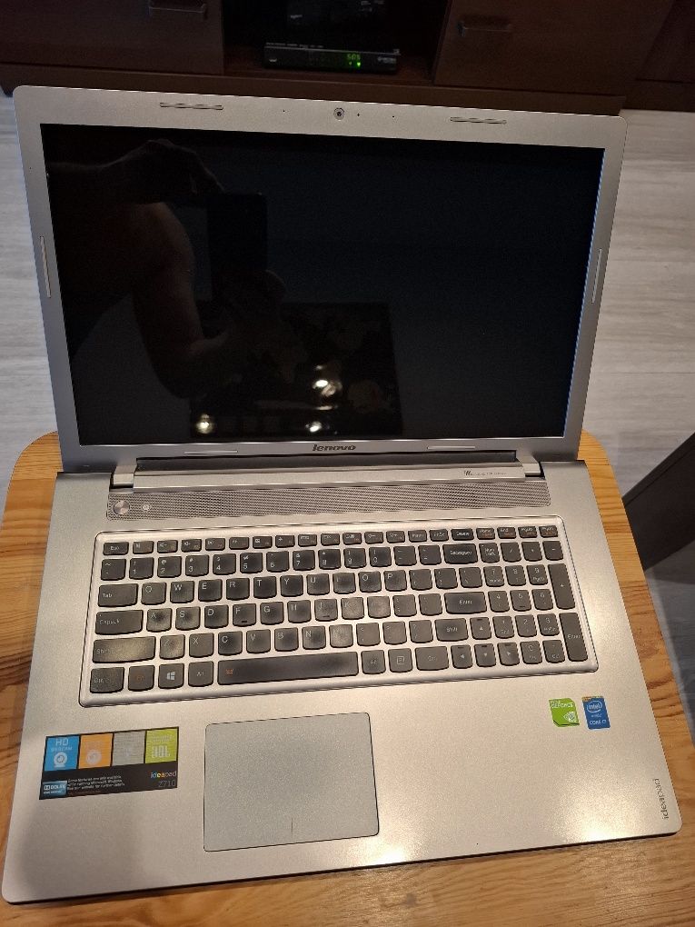 Laptop LENOVO Ideapad Z710