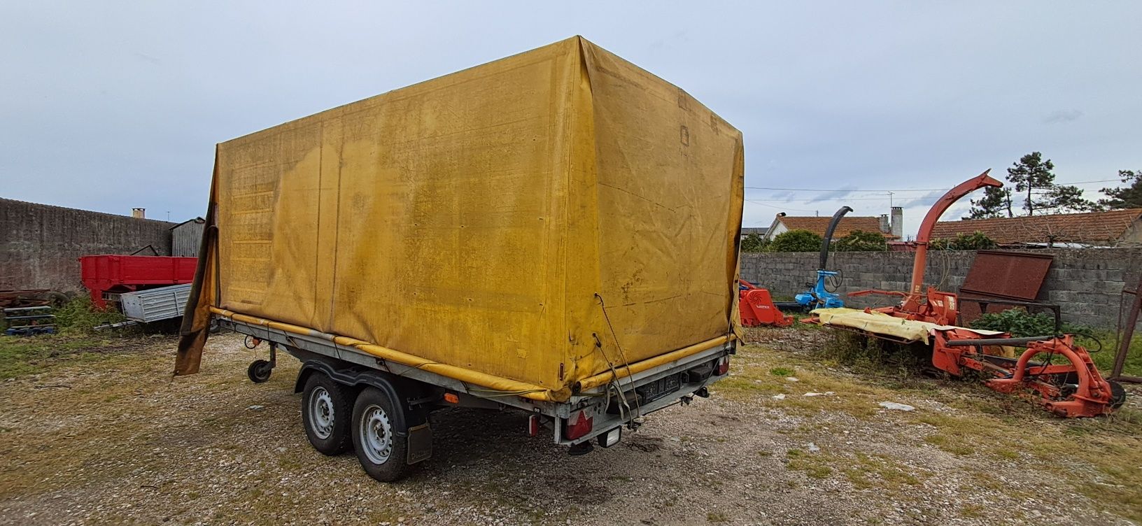 Reboque de mercadorias marca Daltec 3500 kgs