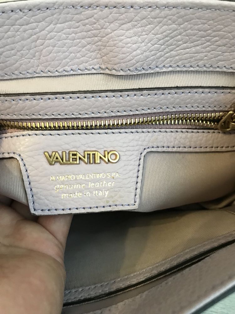 Шкіряна оригінальна сумка крос-боді valentino в трендовому кольорі