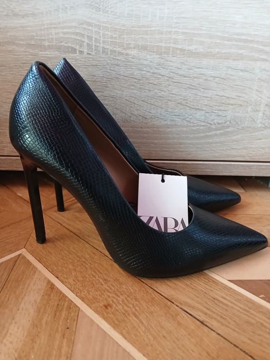 Продам новые кожаные женские туфли Zara