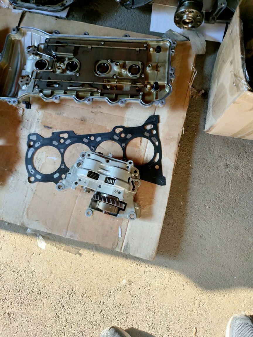 разобранный двигатель Toyota Camry 2.5
