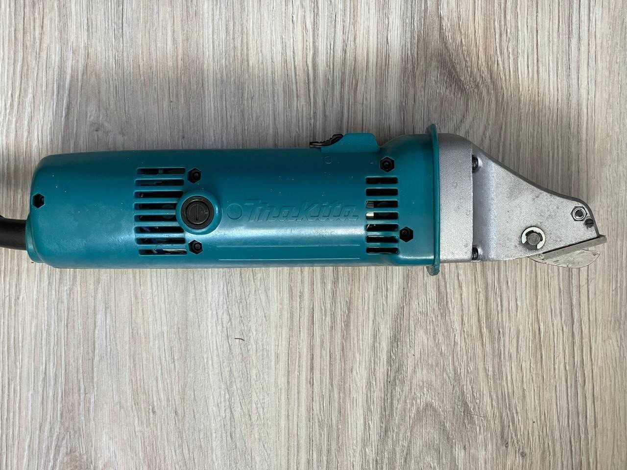 Шлицевые ножницы Makita JS1660