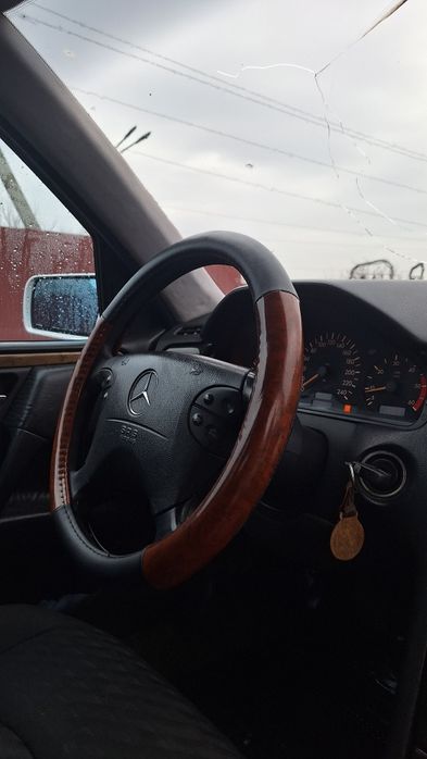 Продам Легендарный Мерседес 210