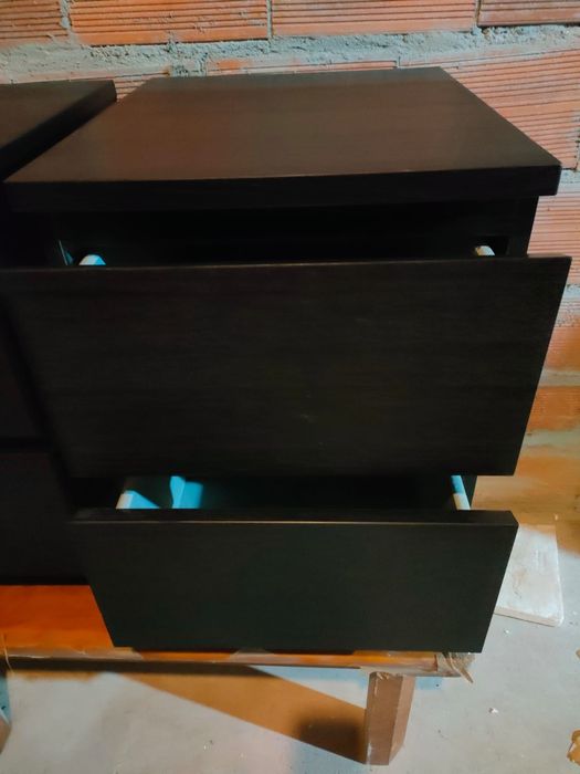 Duas mesinhas de cabeceira