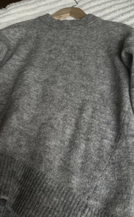 Сірий кашеміровий светр H&M, + світшот в вареному стилі Bershka