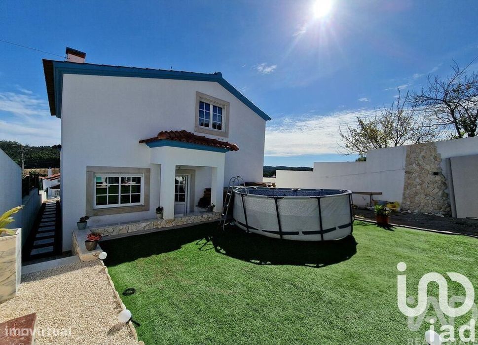 Casa / Villa T2 em Caldas da Rainha - Nossa Senhora do Pópulo, Coto e