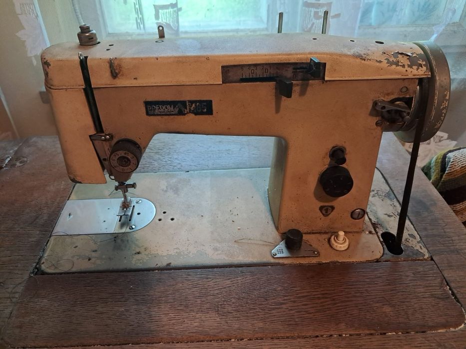 Maszyna do szycia Łucznik predom 485