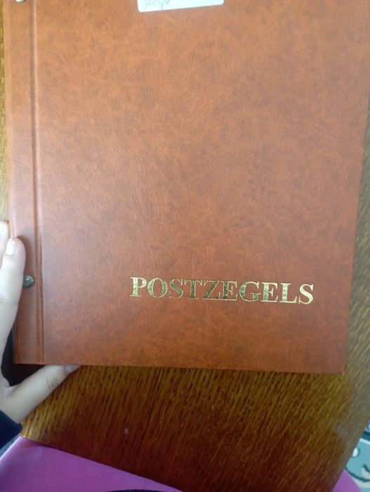 Альбом марок Англії №212