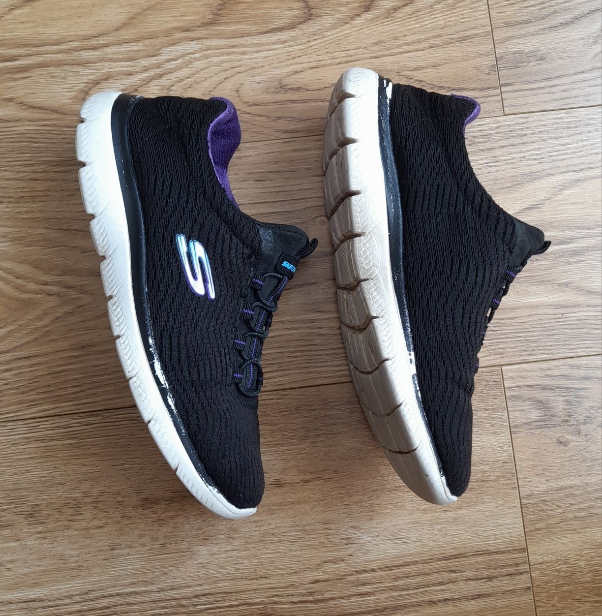 Кросівки жіночі Skechers 37р. устілка 24см. Ідеальний стан.