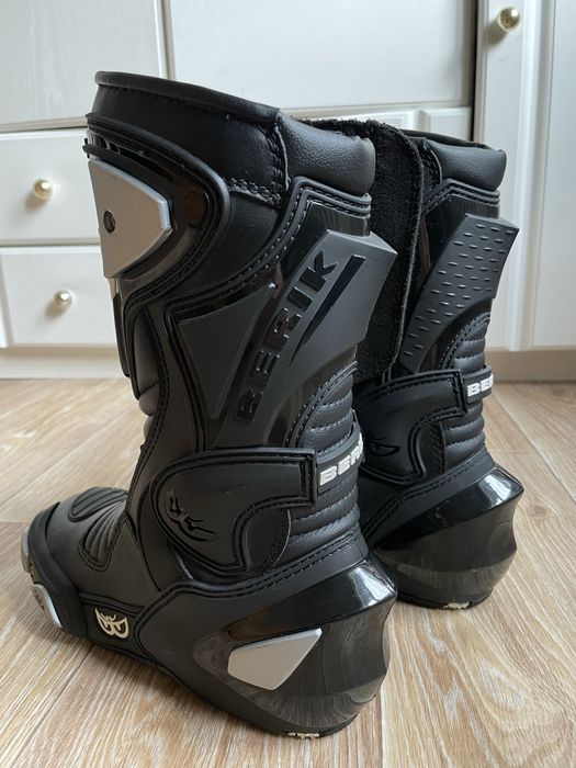 BERIK. Дуже гарні жіночі мотоботи з топовим захистом! Стан нових! 38р