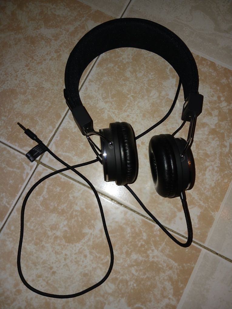 Auriculares com fio