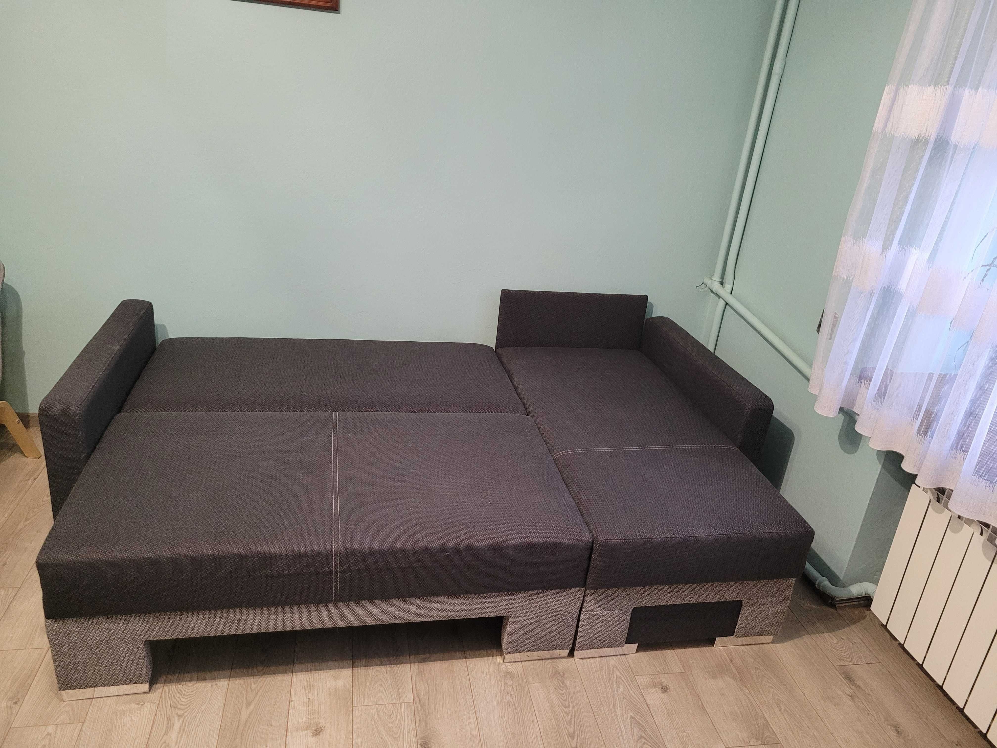 Narożnik z funkcją spania. Jak nowy.