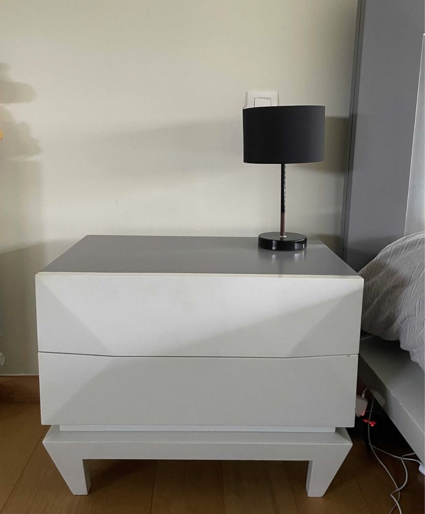 Mesa de cabeceira quarto/ cada uma 180€