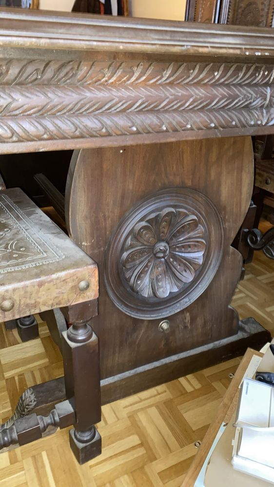 Mesa de sala com cadeiras