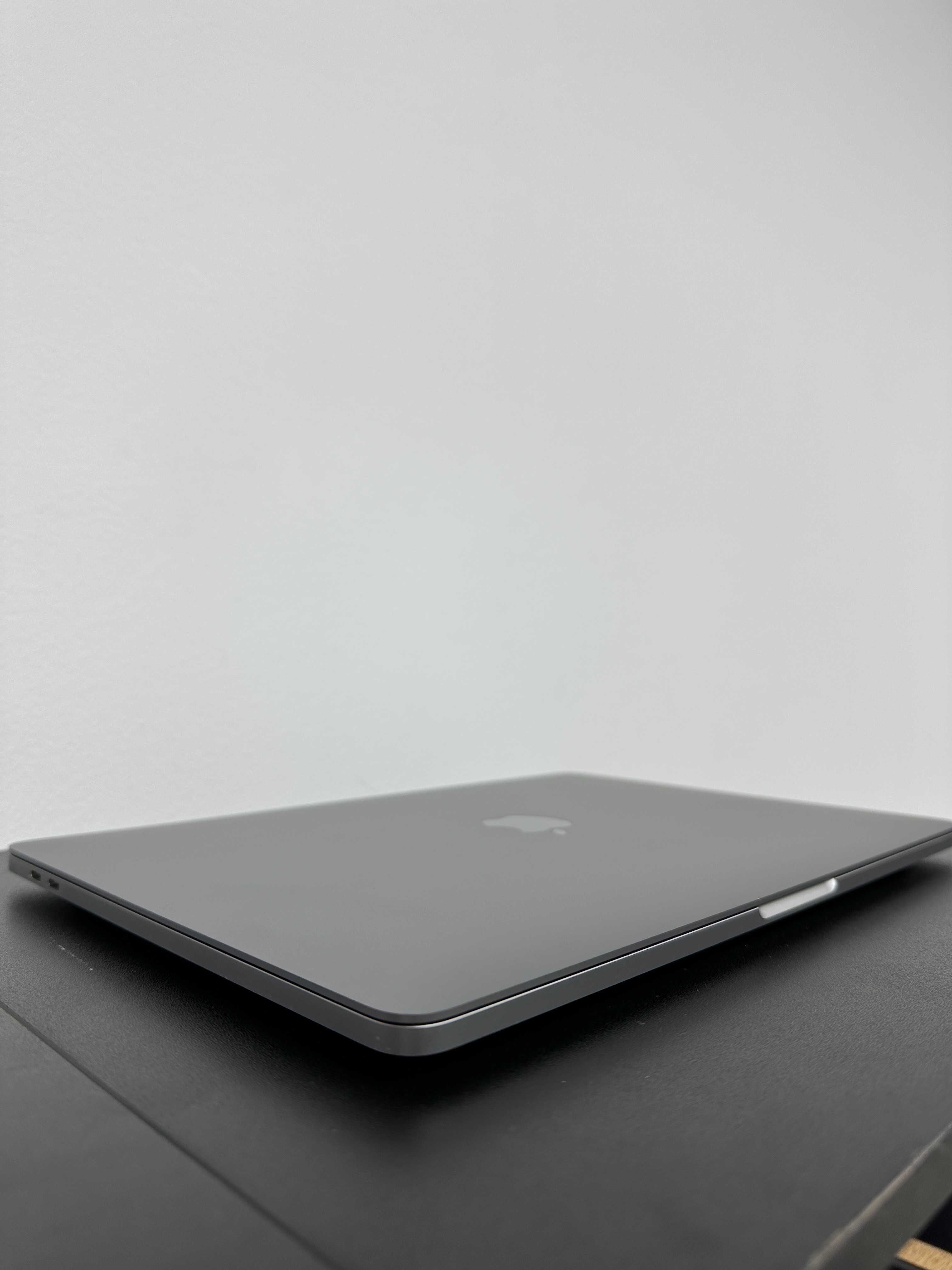 Macbook Pro 2020 (M1/8gb/256 ssd) Гарантія . TR18211SV