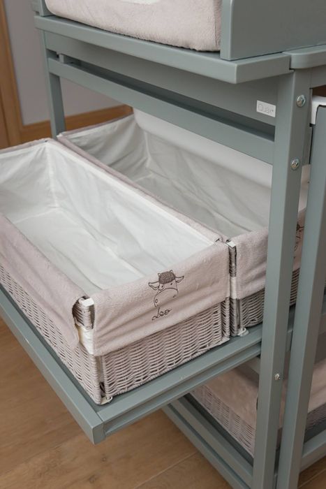 Przewijak Quax z wanienką. Kosze z pokrowcami gratis