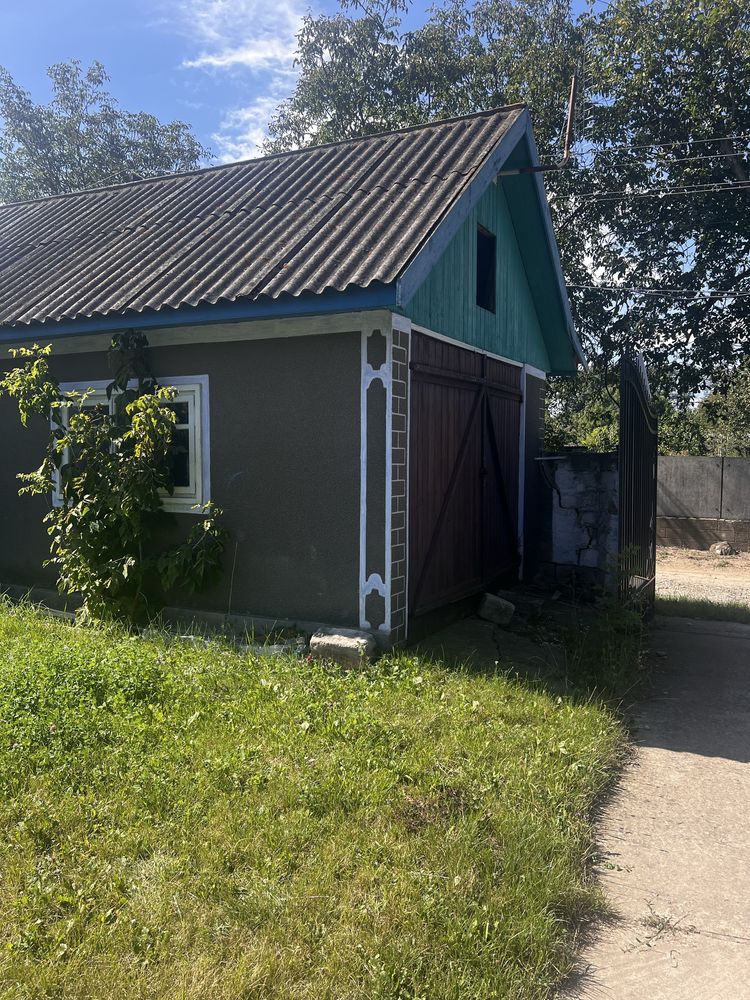 Продаж будинку в селі Комарів