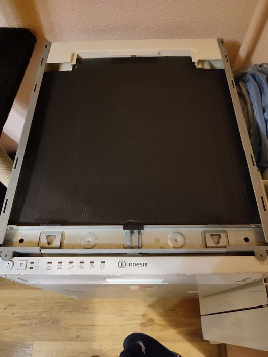 Посудомиюча машинка indesite