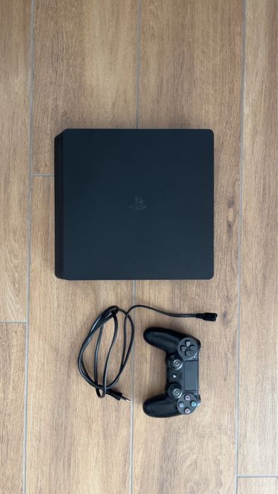 Konsola PS4 slim