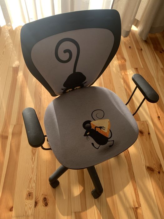 Fotel dziecięcy obrotowy