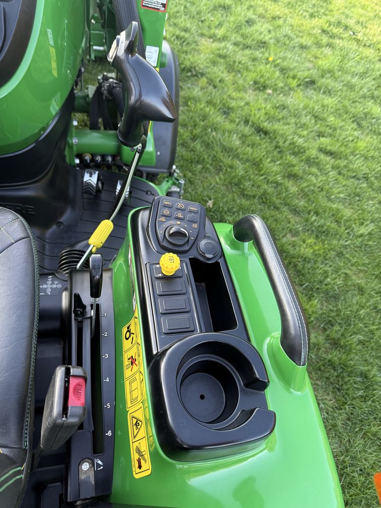 John Deere 3038r