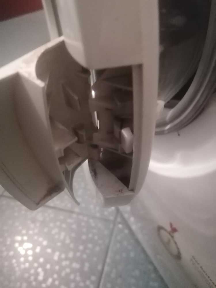 Pralka Bosch Classixx 6, uszkodzony zamek w drzwiach .
