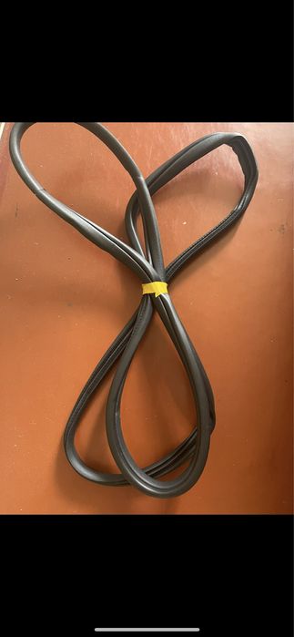 Уплотнитель проема левой задней двери Honda Accord 9 (2016 года)