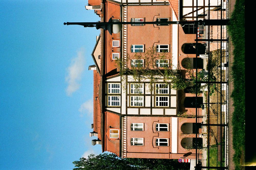 Lustrzanka analogowa Nikon f50 z obiektywem zoom