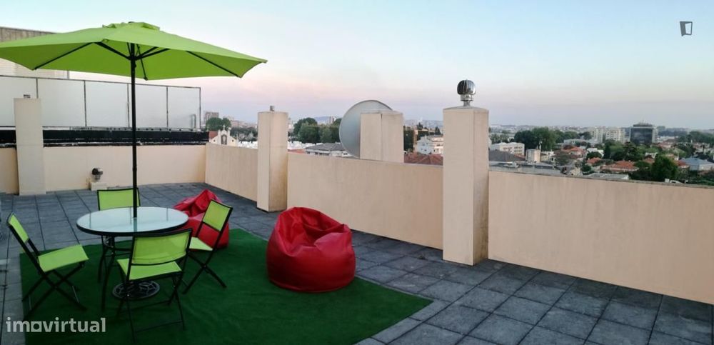 Quarto - localizado em Lordelo do Ouro Porto