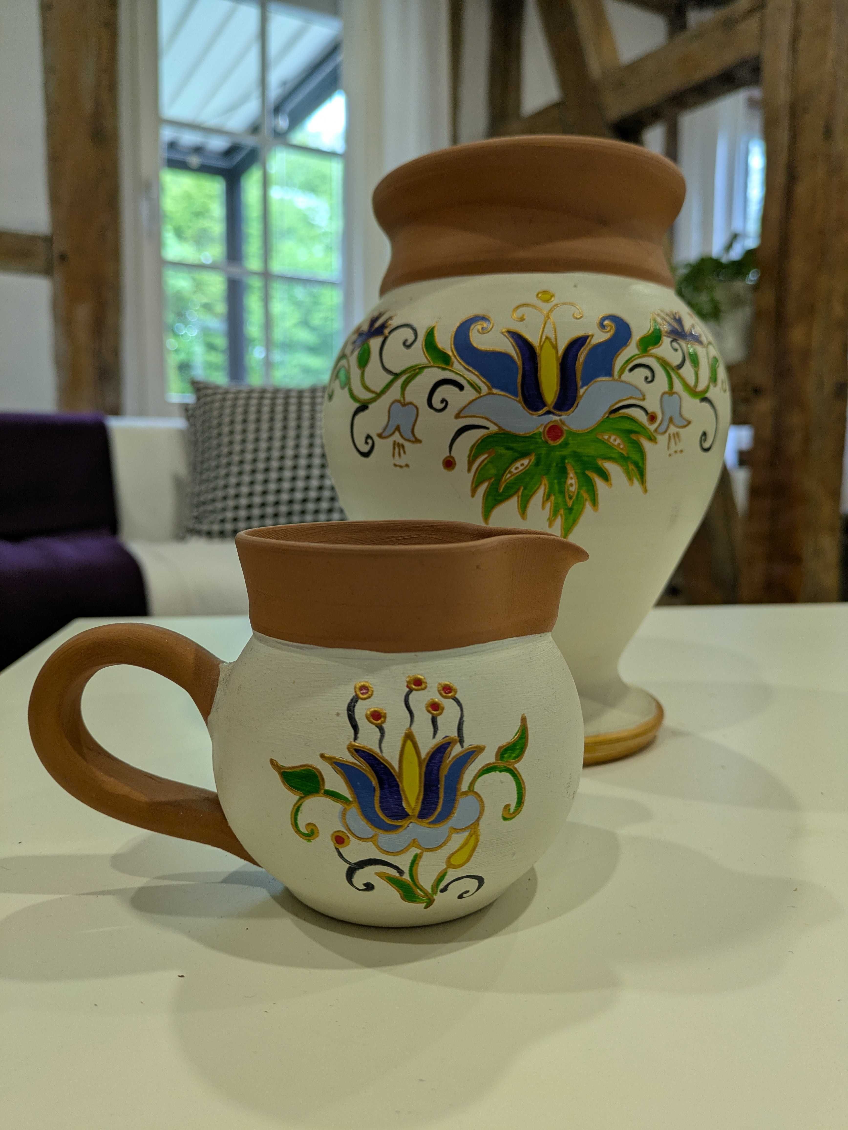 Ręcznie malowane kaszubskie dzbanki ceramiczne – komplet 2 sztuki