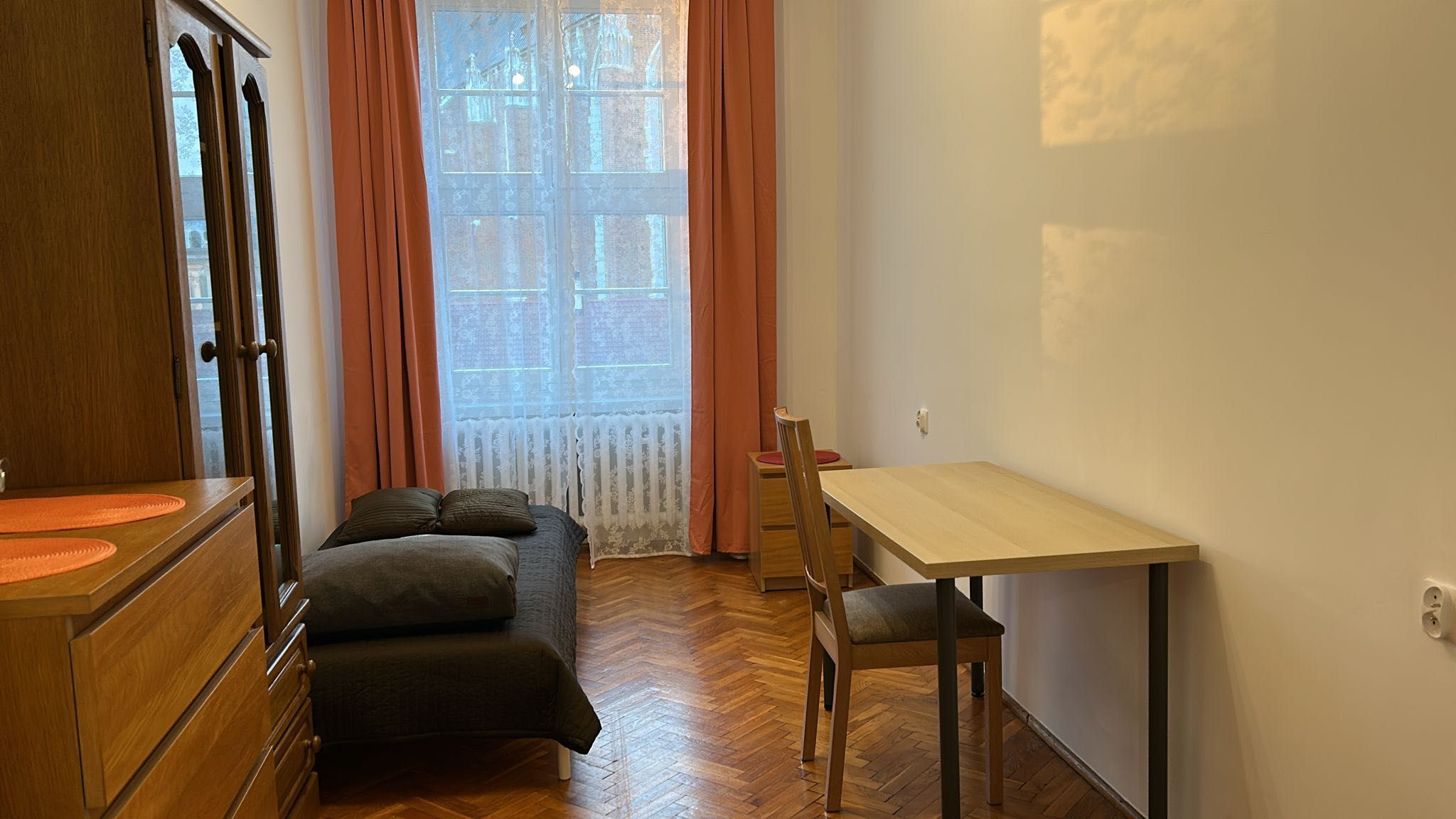Do wynajęcia jasne mieszkanie 47m2, dwu  pok. z widokiem na Mały Rynek
