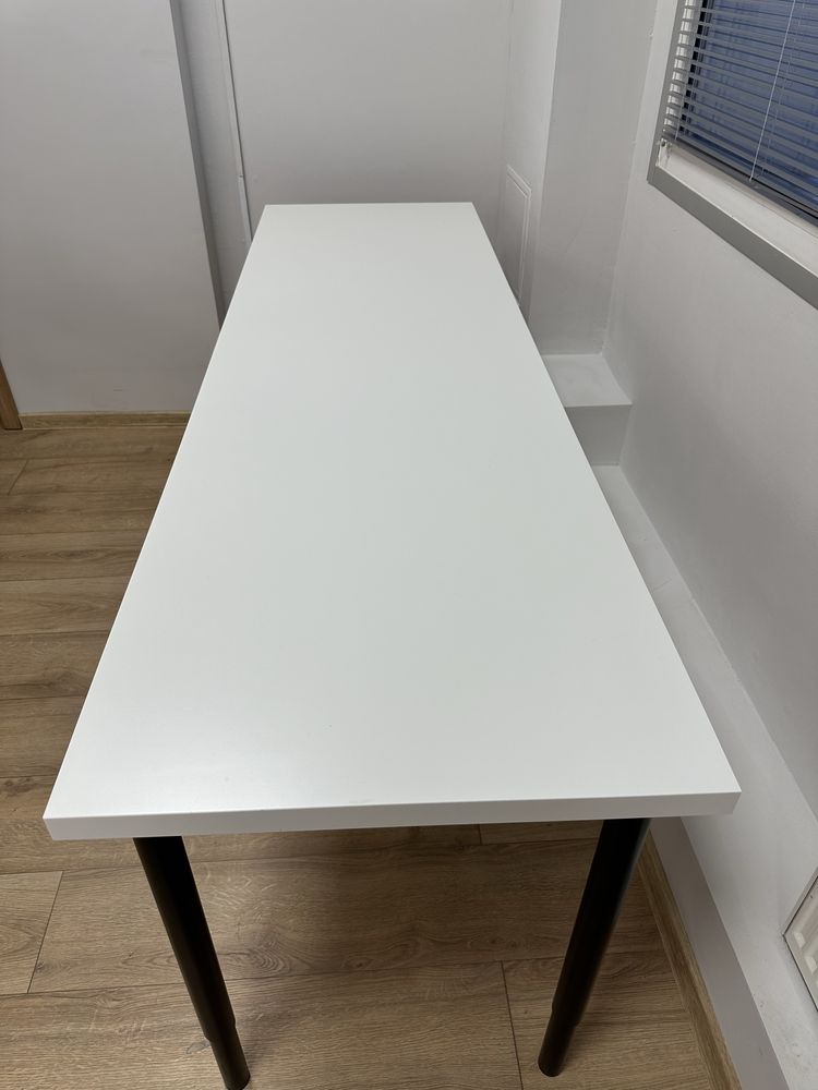 Biały stół / biurko Lagkapten Ikea z regulowaną wysokością