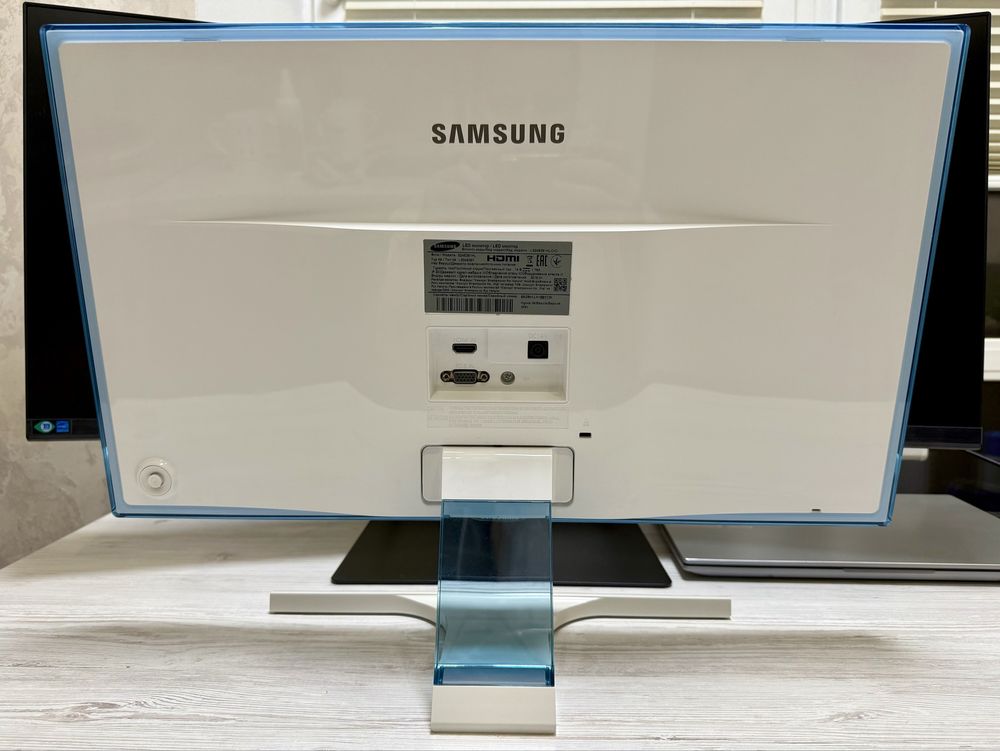 Монітор білий Samsung S24E391HL (LS24E391HLO/CI)