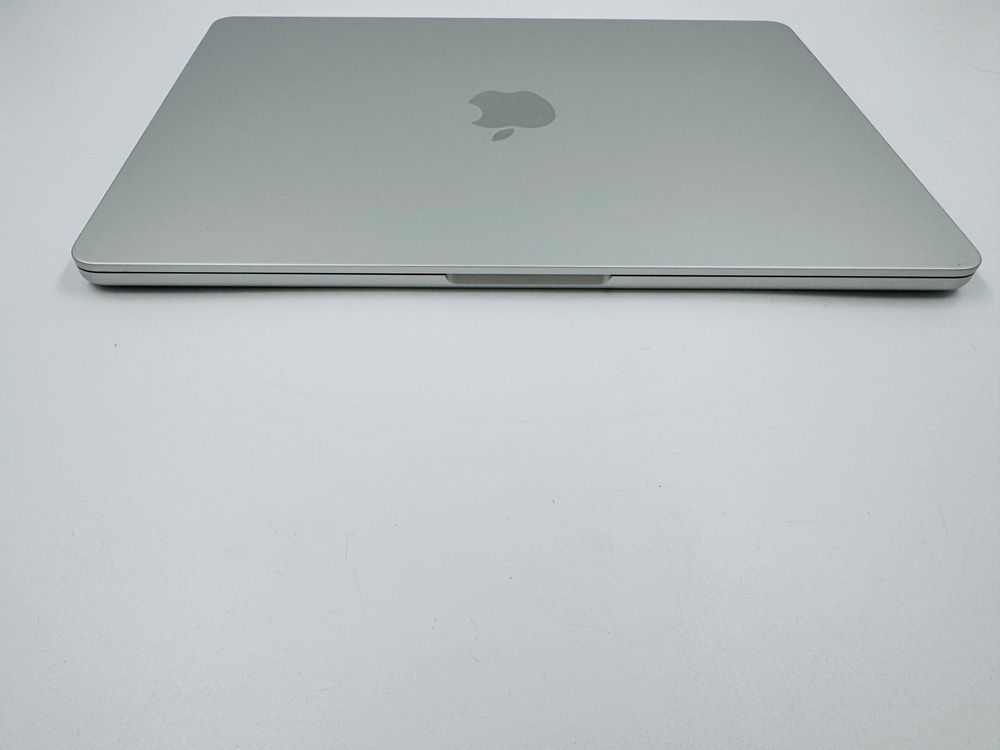15 циклів Apple Macbook Air 13.6 2022 M2 16GB RAM 512GB SSD IL5704