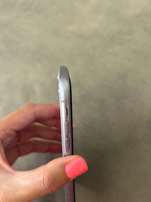 iPhone 11 Roxo – 64GB (Bom estado)