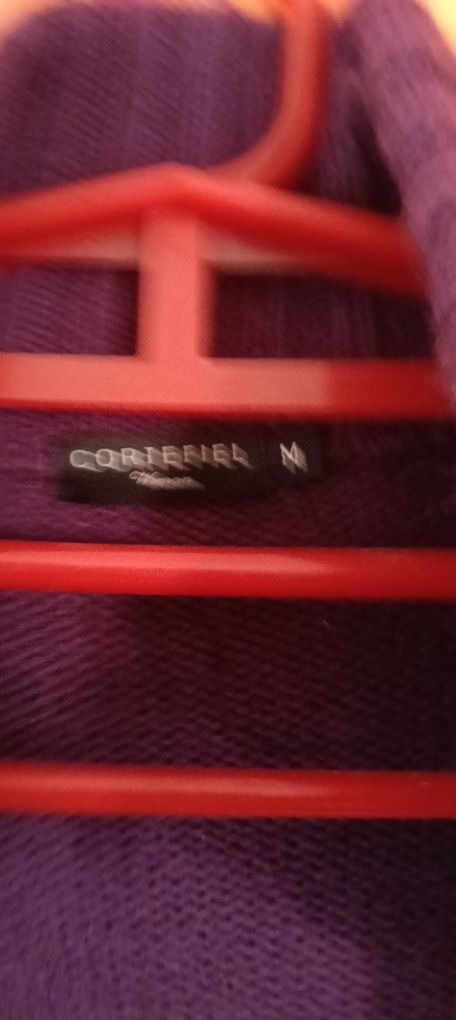 Poncho roxo com presilhas